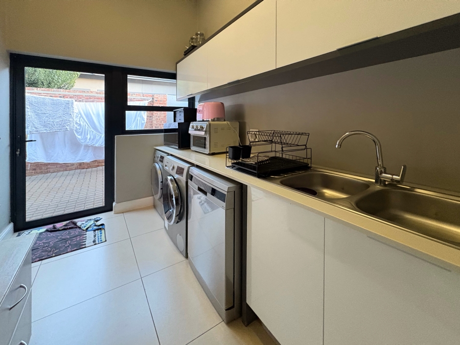 5 Bedroom Property for Sale in The Coves North West